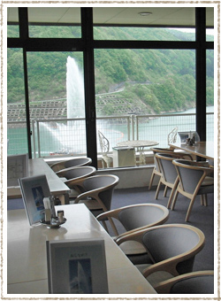 月山湖展望レストラン 大噴水 店内イメージ